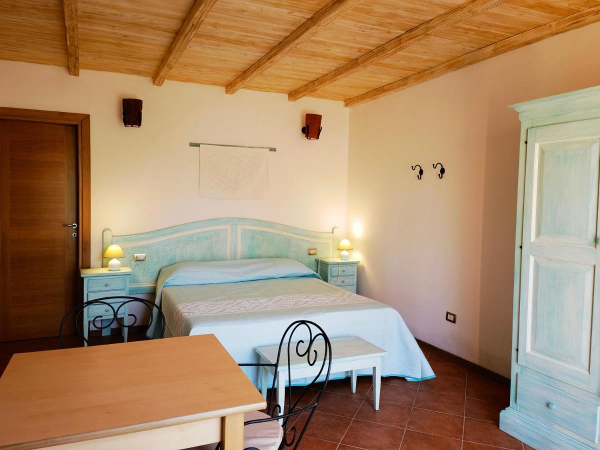 La Corte Degli Ulivi - Albergo Rurale Tresnuraghes Екстер'єр фото